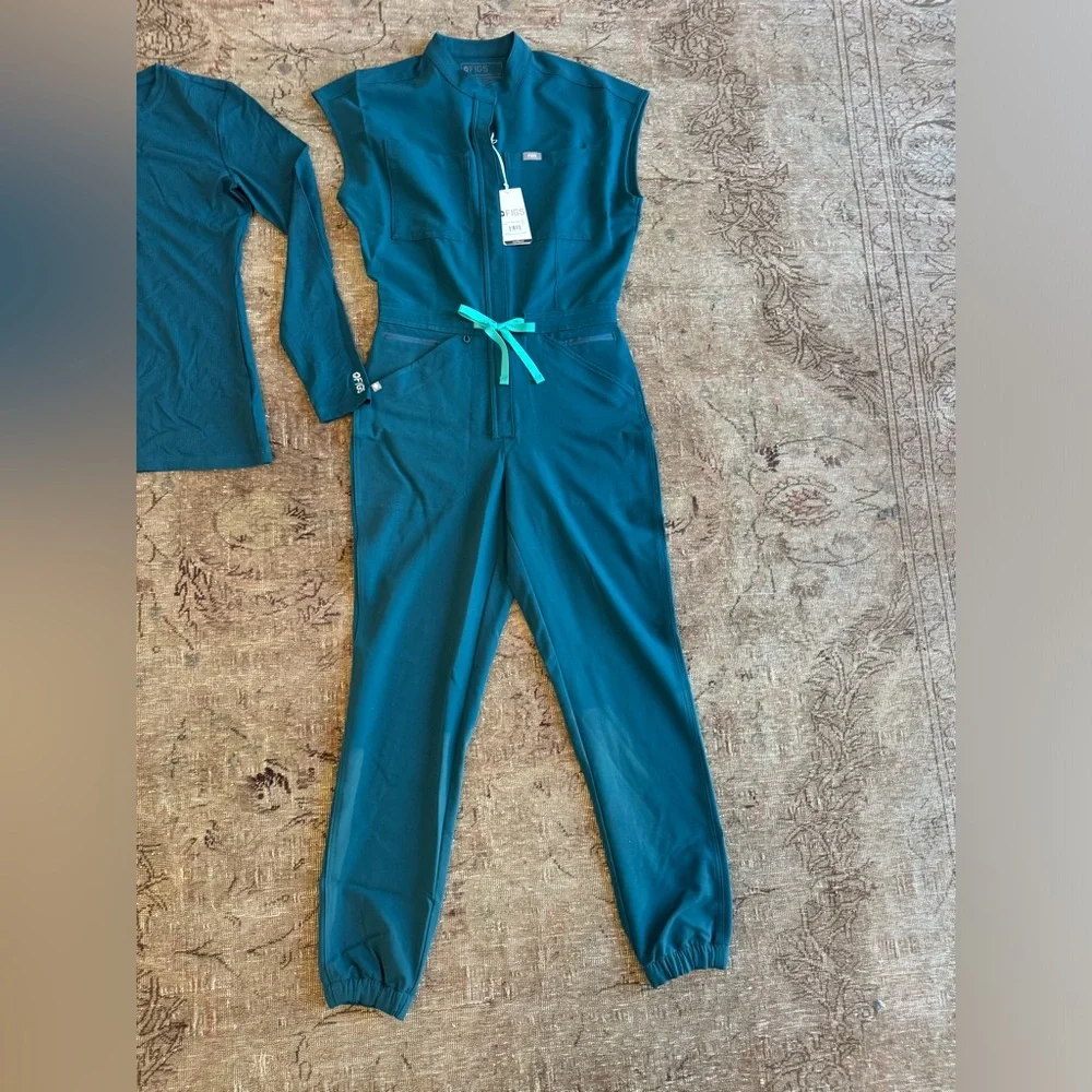 2-pcs! NWT Caribbean Blue XS FIGS Scrub Jumpsuit + long sleeve underscrub - Picture 2 of 10